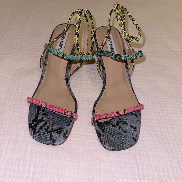 Steve Madden Shoes - New without tags Meline multi color size 8